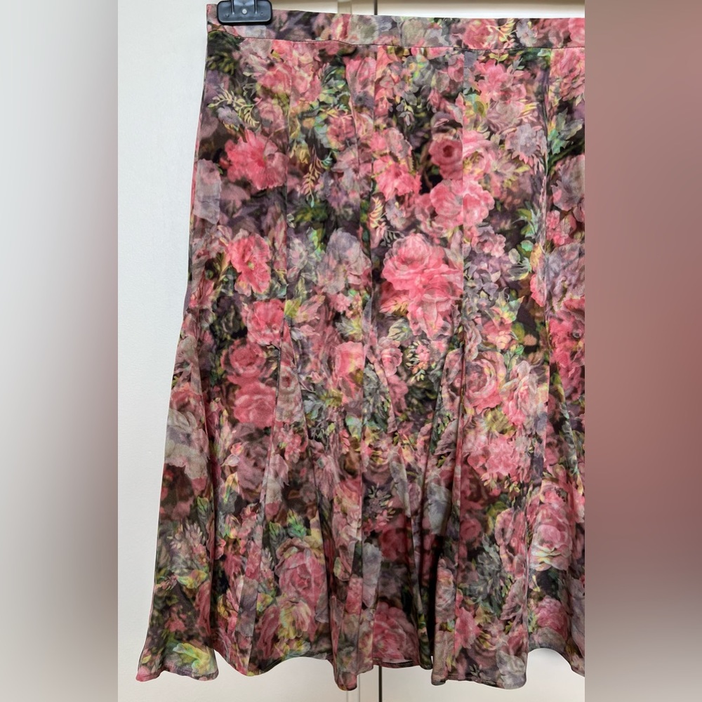💎🌷ESCADA🌷SKIRT 🌷💎 🌷HOST PICK 🌷💎 - Picture 4 of 16